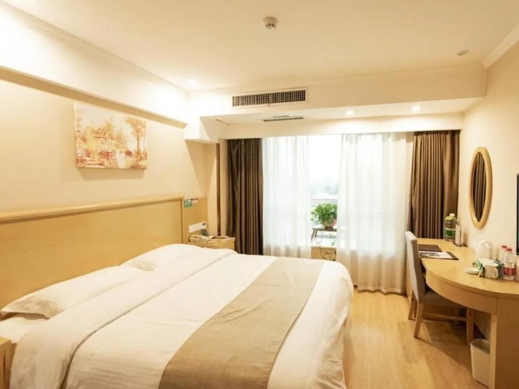 Greentree Inn Zhumadian Xincai County Yueliang Bay Hotel. 3*,  Kina