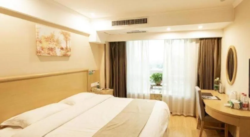 Greentree Inn Zhumadian Xincai County Yueliang Bay Hotel. Hotel