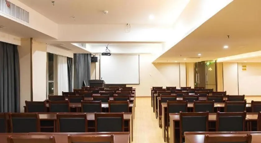 Greentree Inn Zhumadian Xincai County Yueliang Bay Hotel. Kina