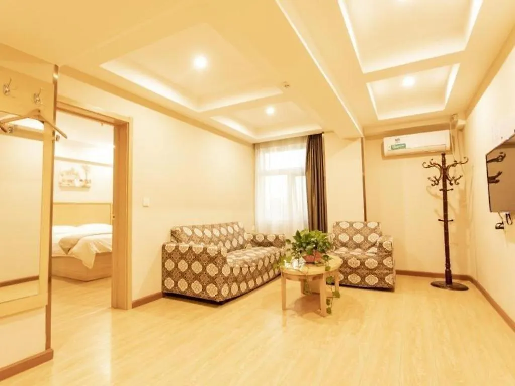 Greentree Inn Zhumadian Xincai County Yueliang Bay Hotel. 3*,  Kina