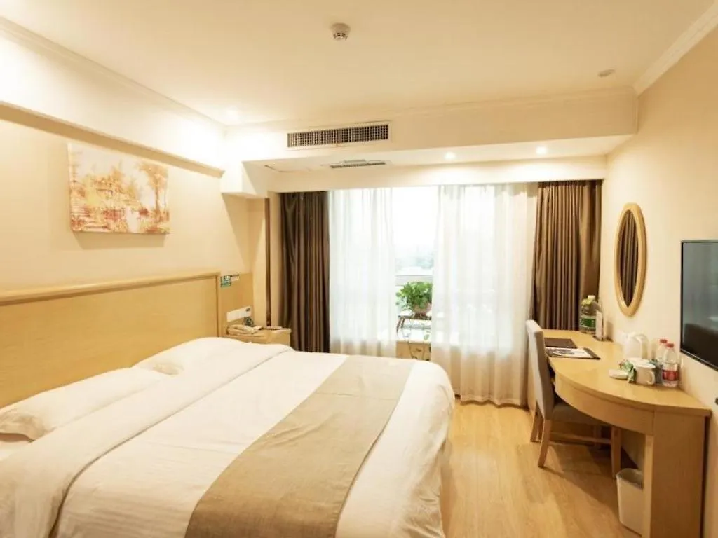 Greentree Inn Zhumadian Xincai County Yueliang Bay Hotel. Hotel