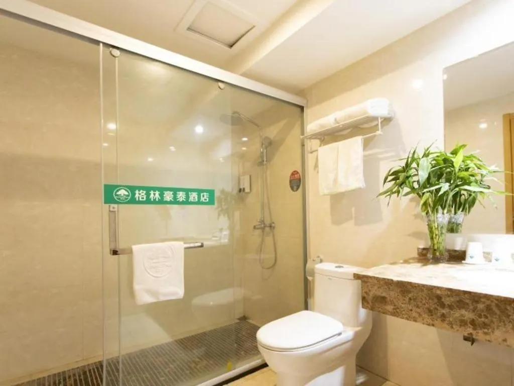Greentree Inn Zhumadian Xincai County Yueliang Bay Hotel. 3*,