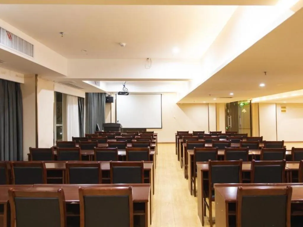 Greentree Inn Zhumadian Xincai County Yueliang Bay Hotel. Kina